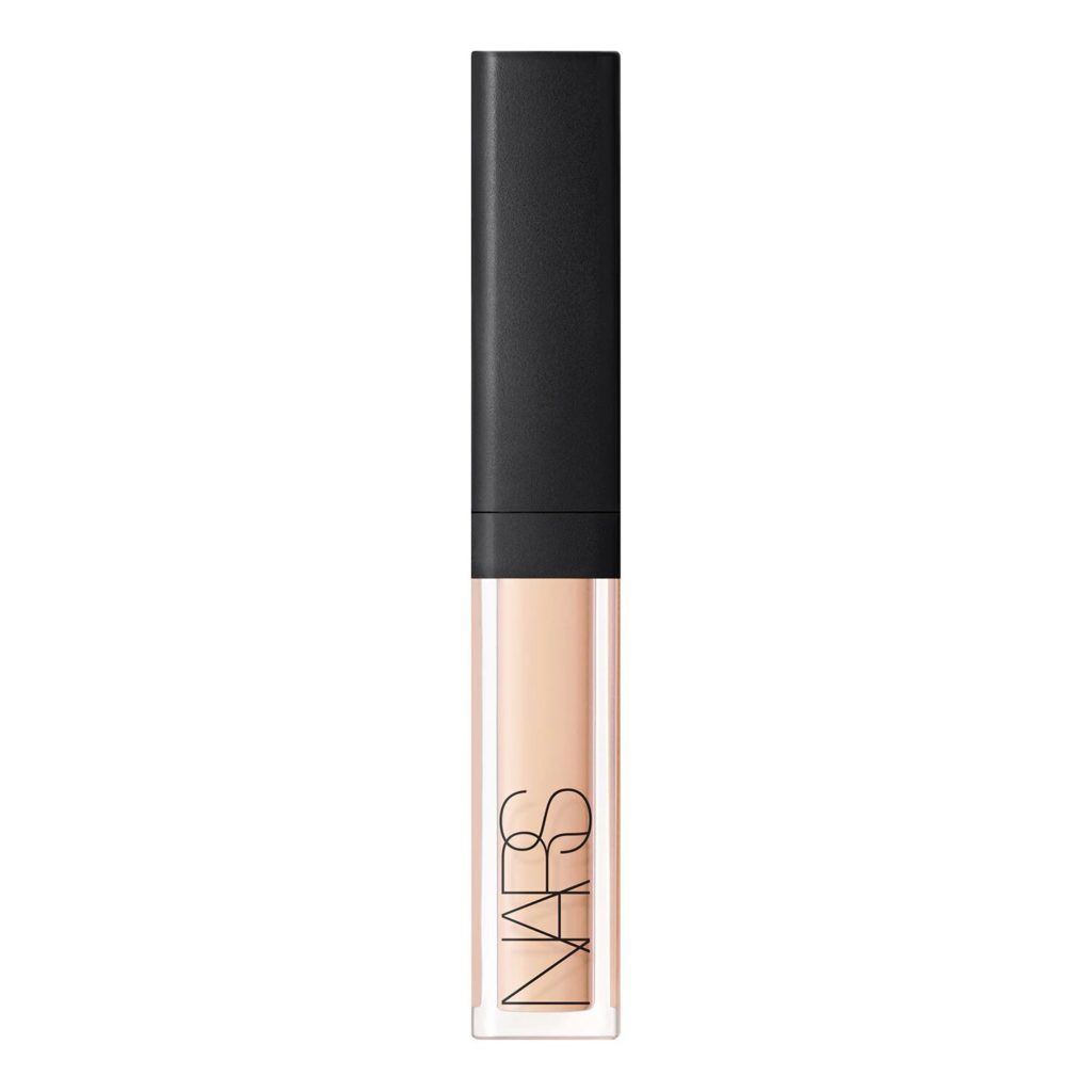 Corrector mini radiant creamy en el neceser de maquillaje